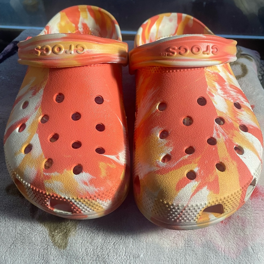 Classic Marbled Crocs/Clogs Size 8/W 6/M